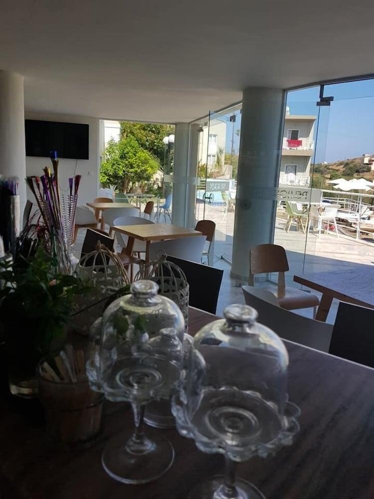 Pelagia Bay 酒店